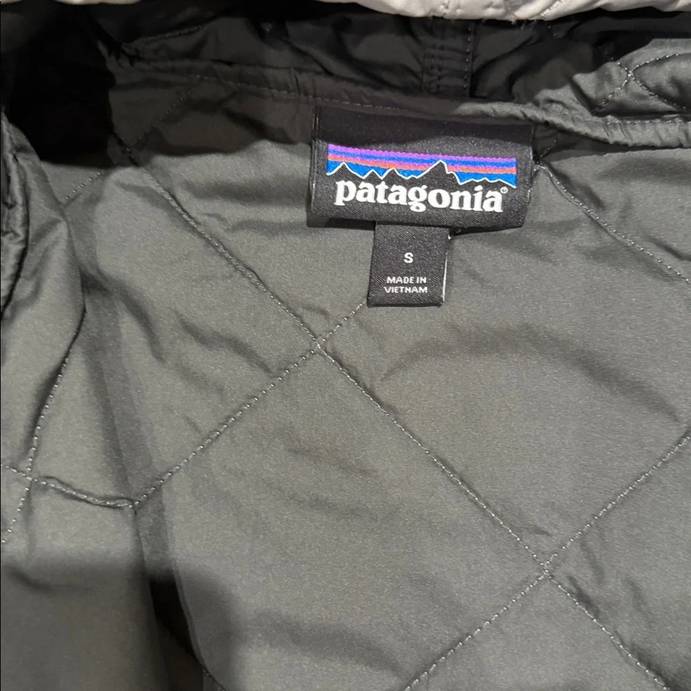 Patagonia Diamond Quilted Bomber Hoody Jacket in light gray - Picture 2 of 4
